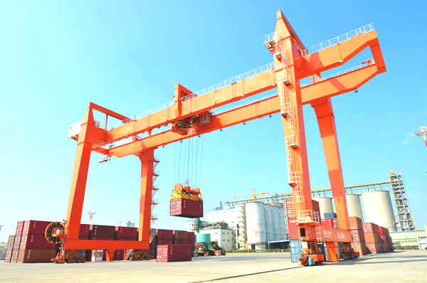 MJ型軌道式集裝箱門式起重機(jī).jpg