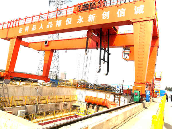 45噸地鐵龍門(mén)吊中鐵25局1.jpg